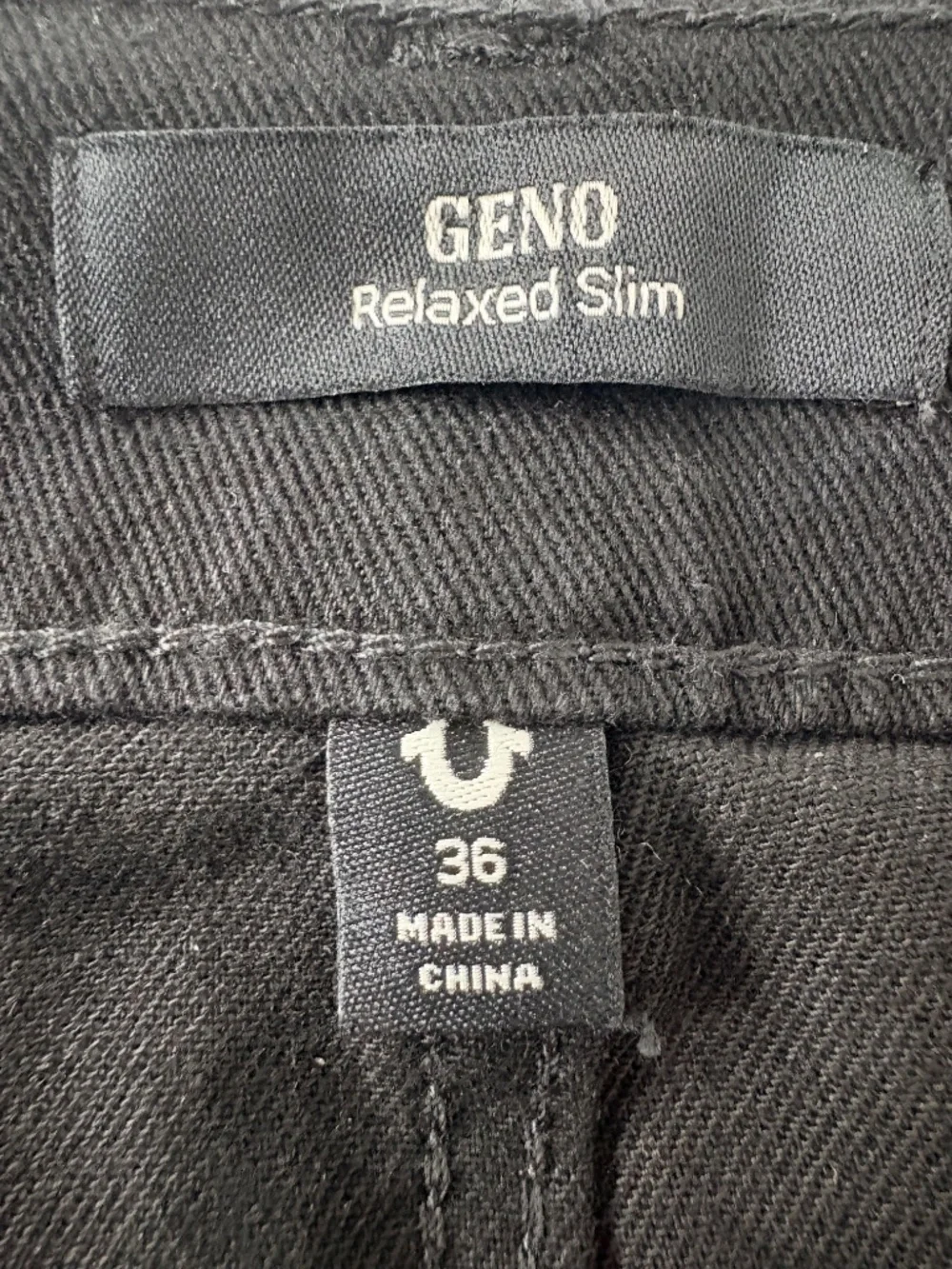 True Religion Geno No Flap SN Relaxed Slim Men's Jeans Body Rinse Black 36 x 32